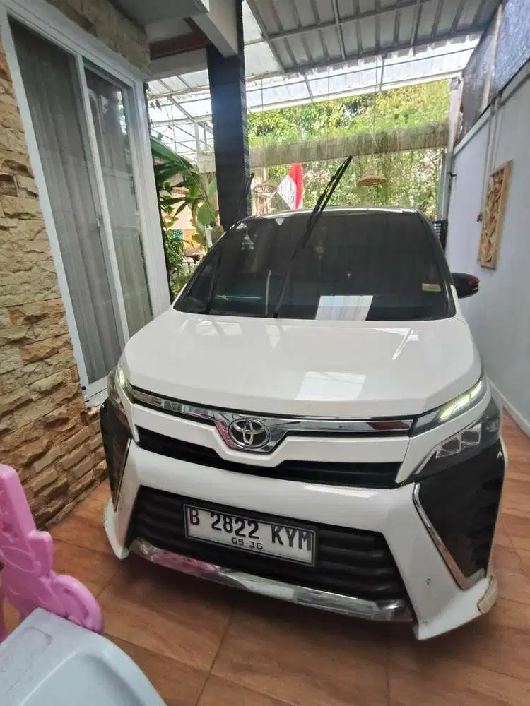 Toyota Voxy 2018 KM 56700 Rendah