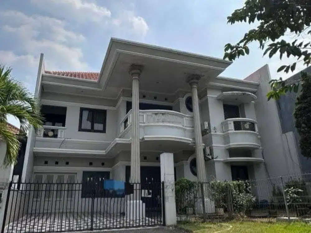 Termurah Rumah 2 Lantai di Kawasan Elit Graha Family Blok A Surabaya Barat
