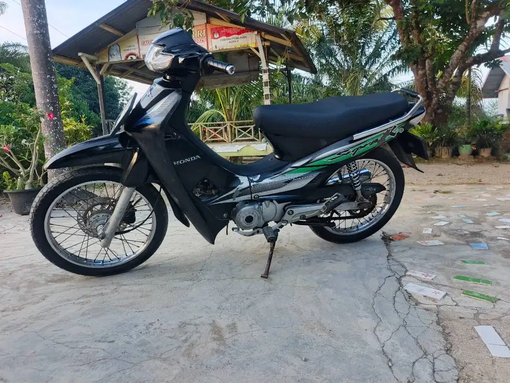 Supra X 2002, lengkap, pajak hidup, masih original.