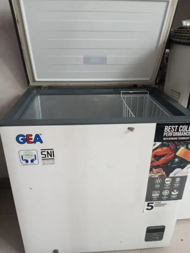Freezer. AC. Dispenser