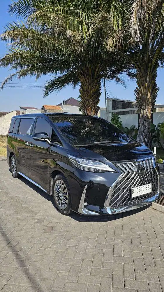 Lexus LM350 VIP 2023