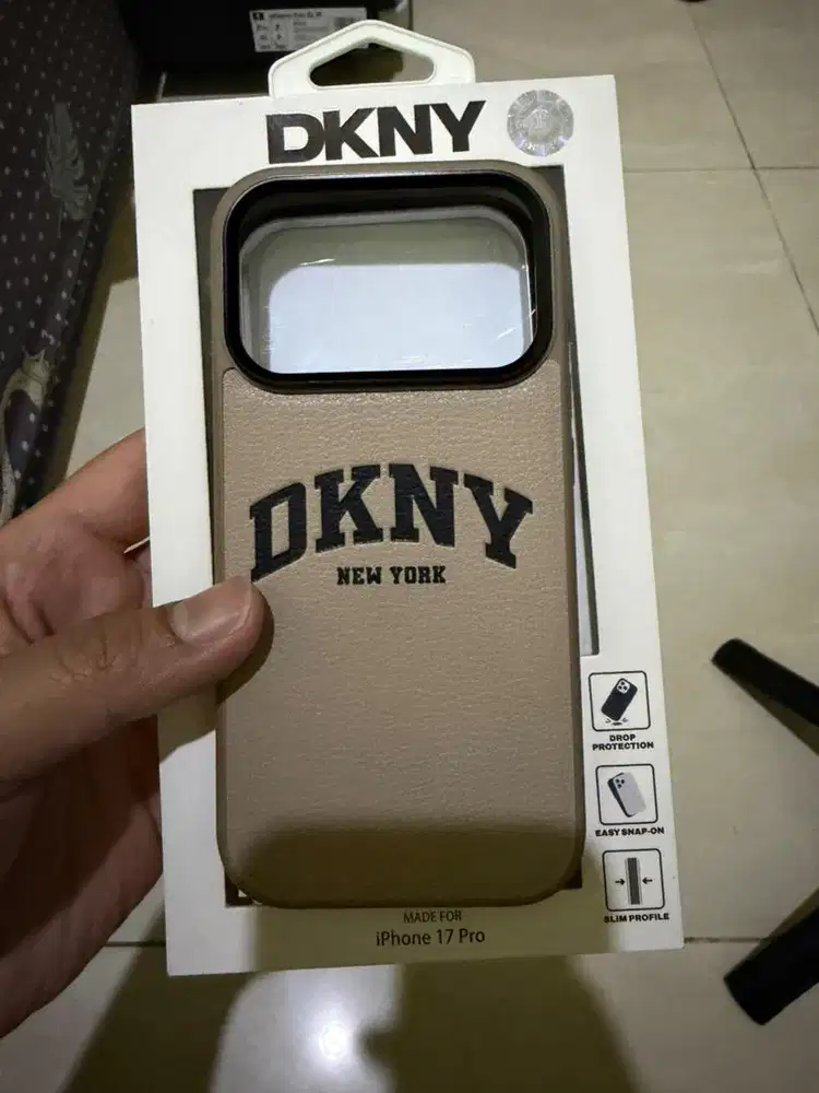 Case iphone 17 pro DKNY
