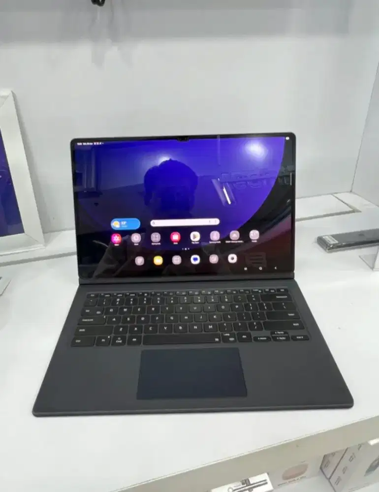 Samsung Galaxy Tab S9 Ultra (SM-X910) + Smart Book Cover Keyboard