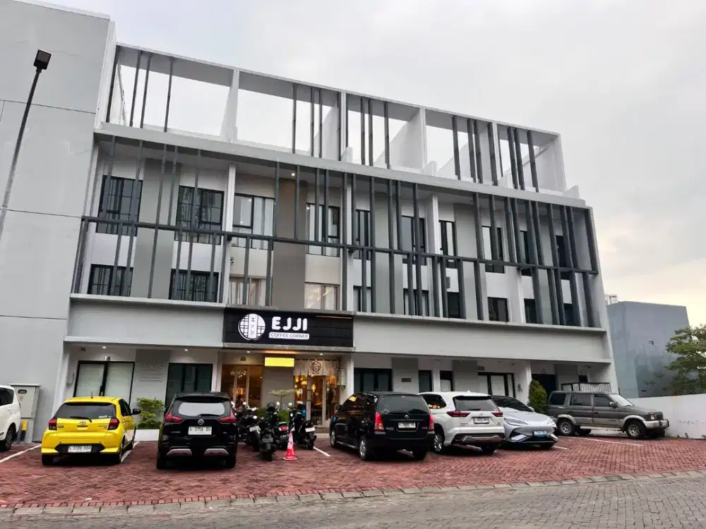 Dijual/Disewakan Langka Ruko Sebelah Ejji Coffee Dian Istana 3 Lantai Strategis Ramai