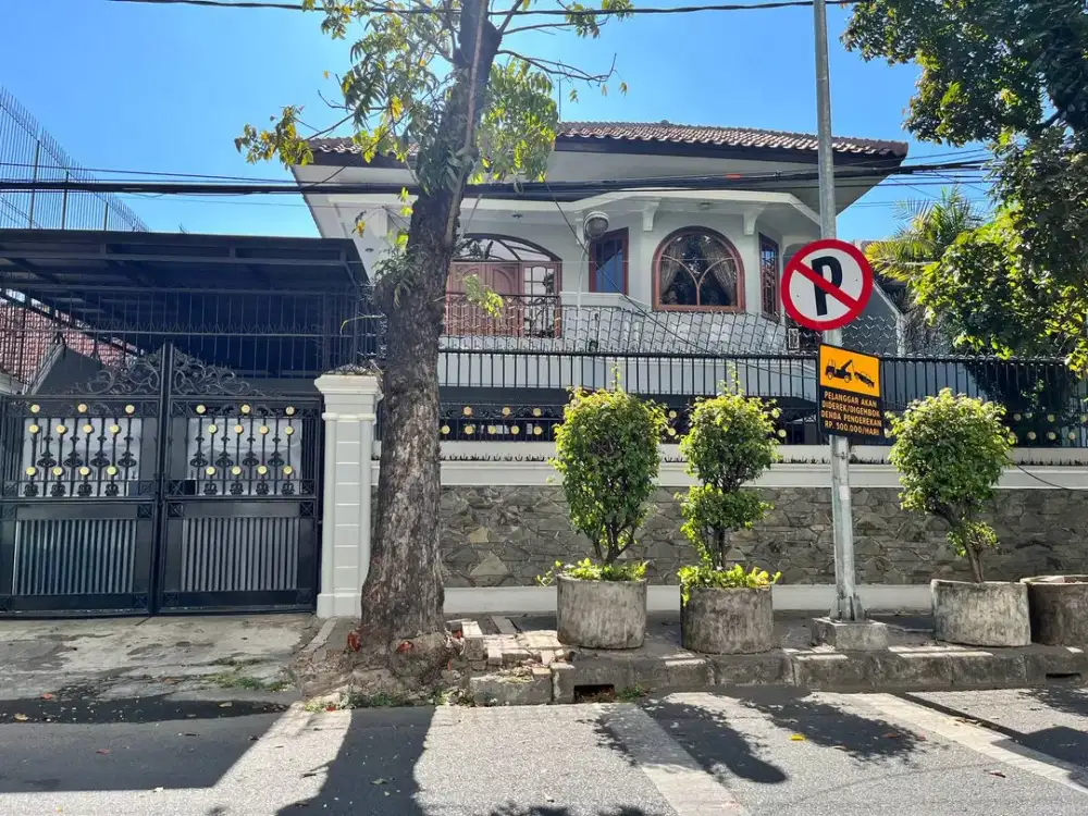 Disewakan Rumah Usaha atau Tinggal Depan Grand City Persis Pusat Kota Luasan Besar