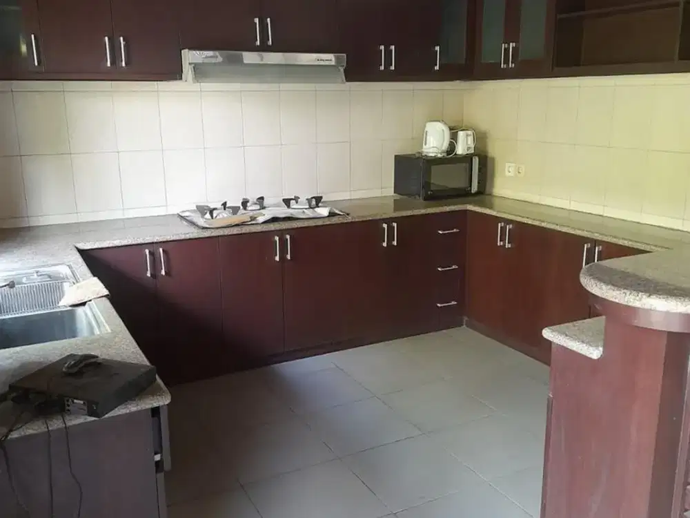 Villa Semi Furnished 3 Kamar Tidur Disewakan, di Canggu