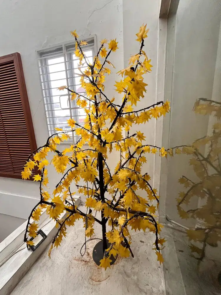DIJUAL POHON DEKORASI ARTIFICIAL DAUN KUNING