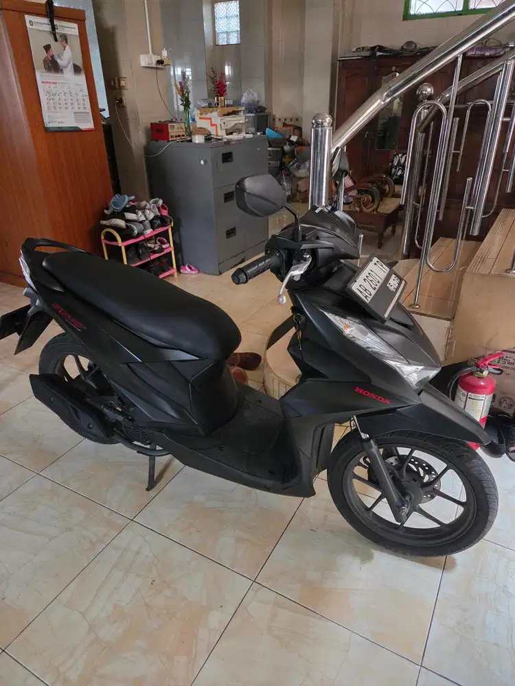 Beat deluxe hitam 2023 Gbm