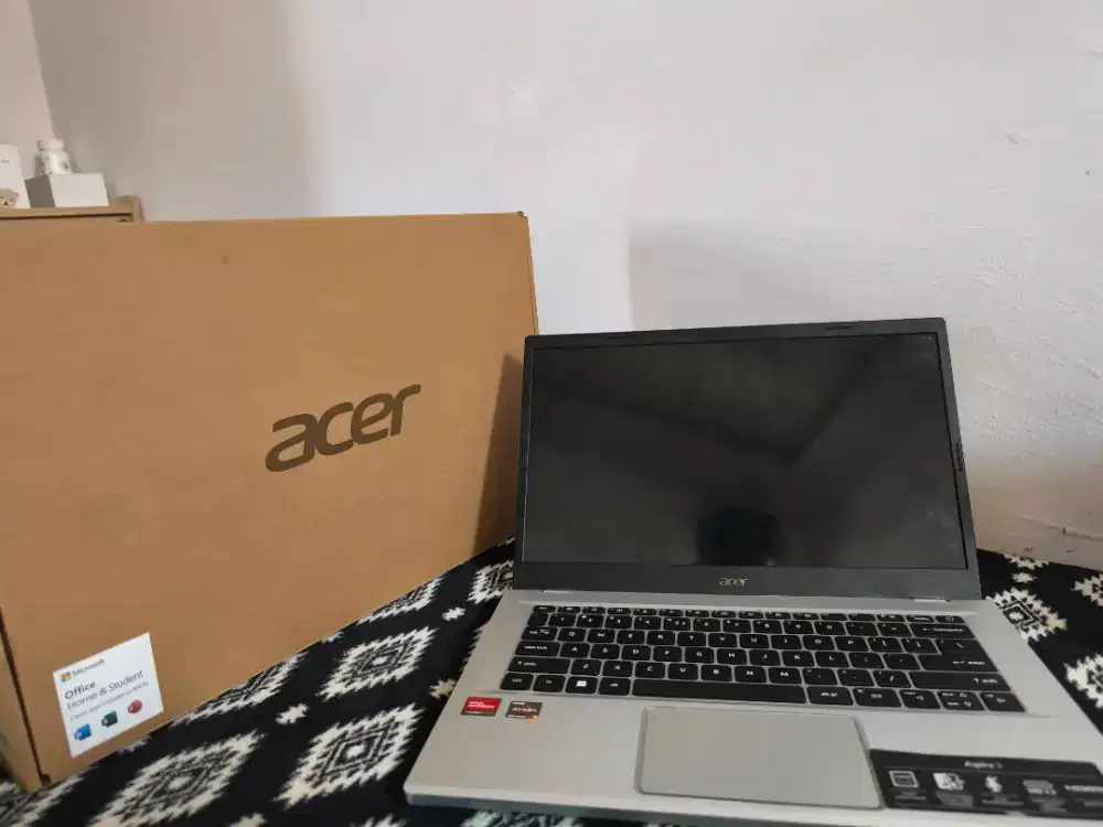 Acer Ryzen 5-7520U Ram8/512 Gaming Fullset