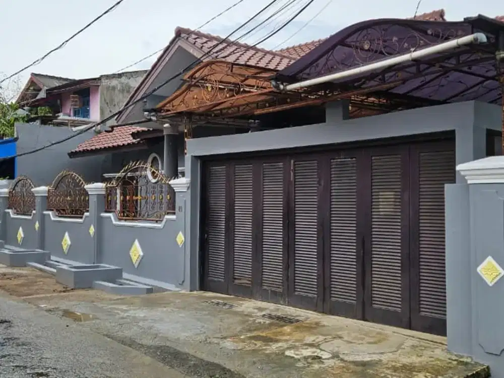Di Sewakan Rumah Pinggir Jalan Luas 250m di Depok 2 Tengah