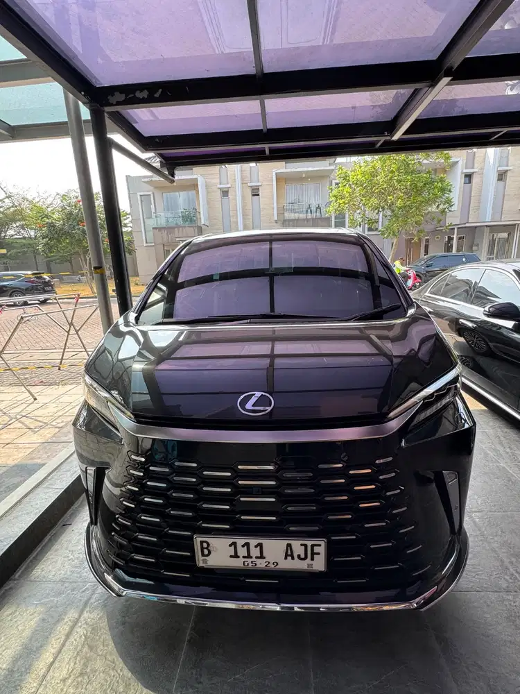 Dijual lexus lm350h 2024