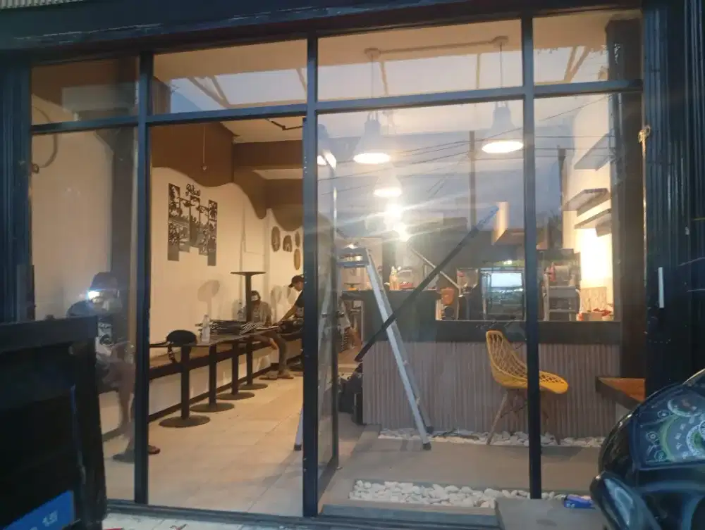 Pintu kaca dan sekat ruang kaca aluminium