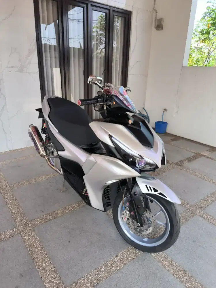 Aerox Connected ABS 2022 Silver Lembayung