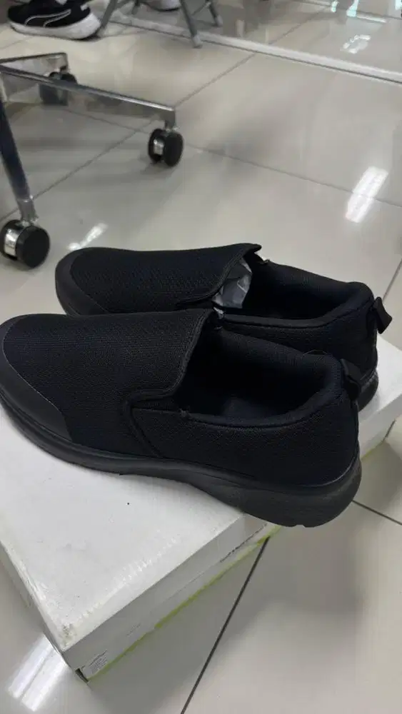 SEPATU SLAZENGER ZEAL SLIP – BLACK