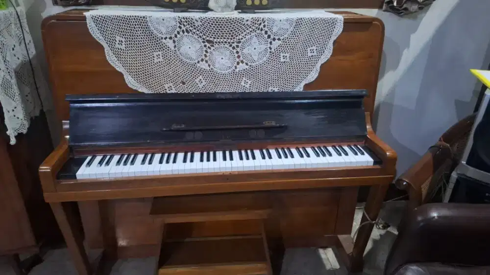 Piano antik 1920