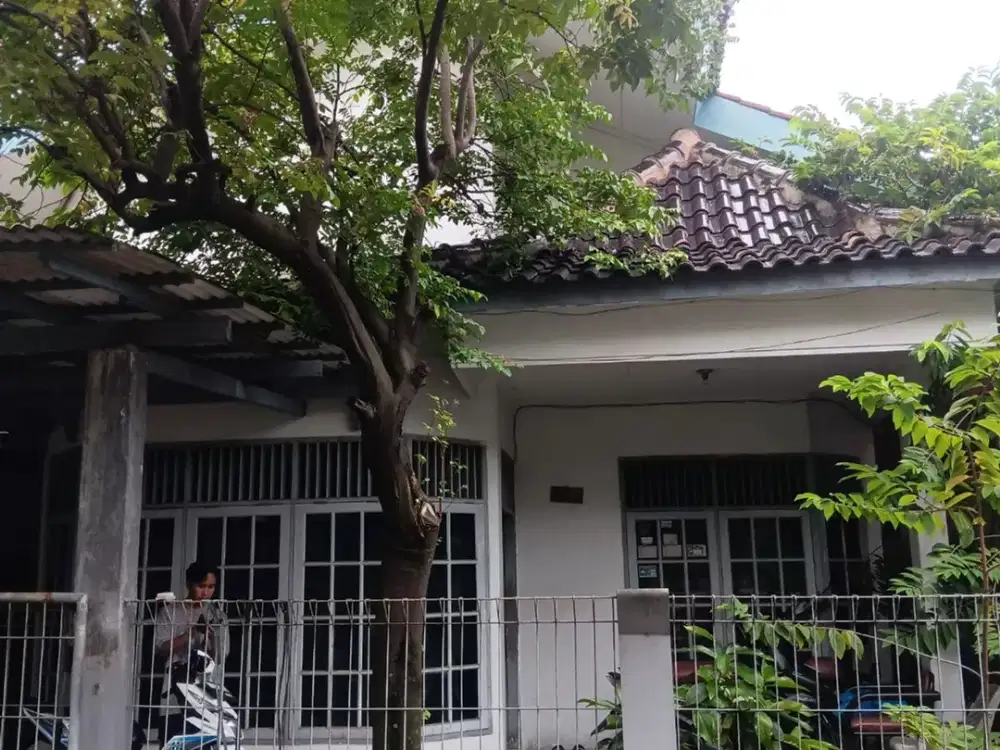 Rumah Tanah Luas 5 Menit ke Gerbang Tol Jatibening Hadap Utara J-42756