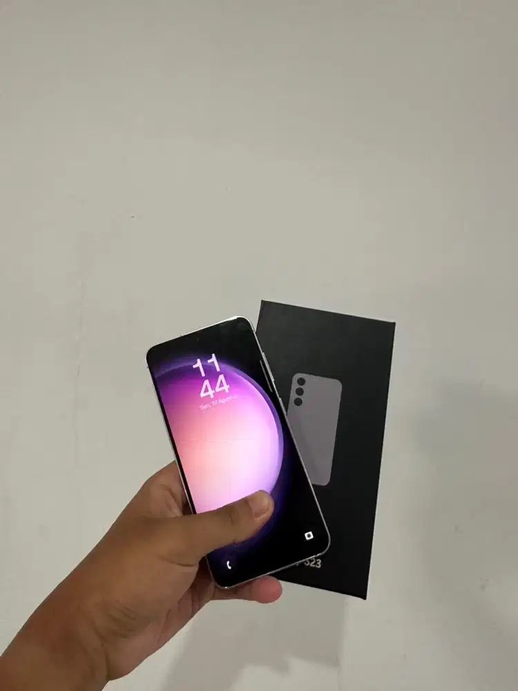 Samsung S23 8/256