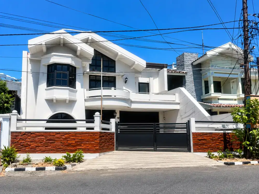 Rumah 2 Lantai Manyar Kertoarjo Strategis Dekat Pusat Kota Surabaya