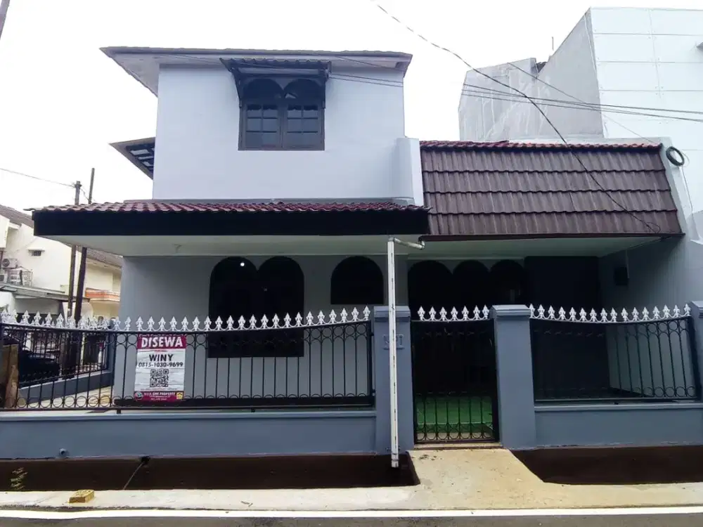 Disewakan Rumah Hoek 2 lantai Renov di Pulo Asem