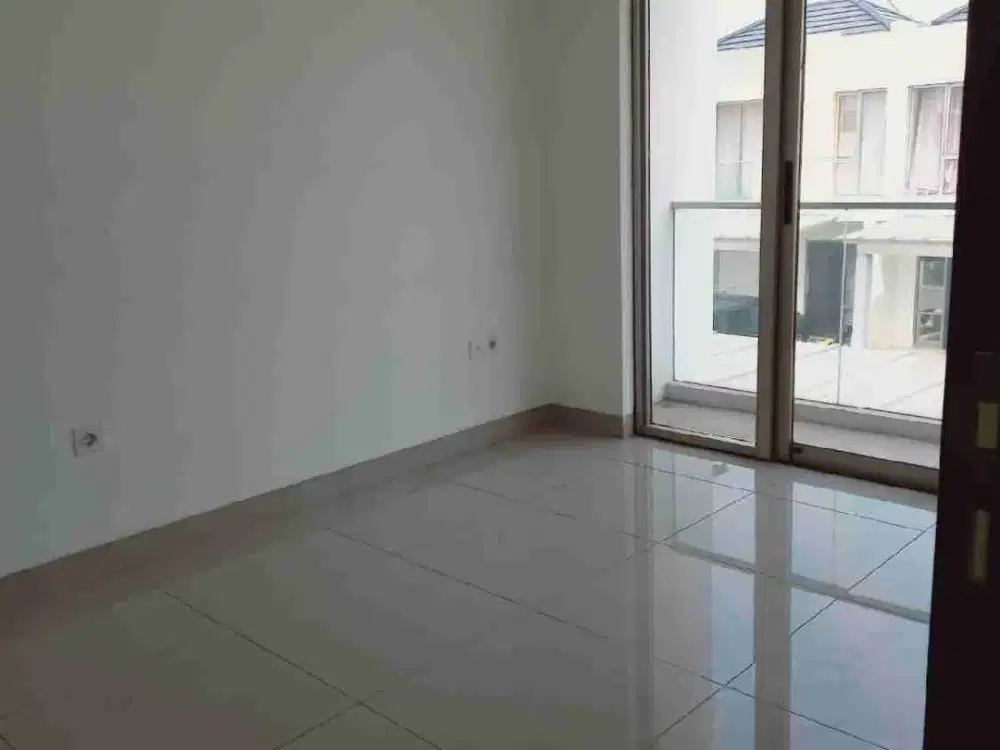 DIJUAL CEPAT Rumah Scarlet Kosongan Pik 2