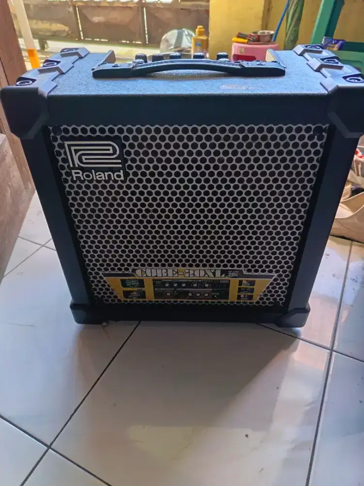 Ampli Roland cube 20s