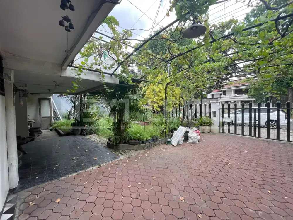 Dijual Rumah LUAS area kampus  UBAYA Tenggilis, Surabaya