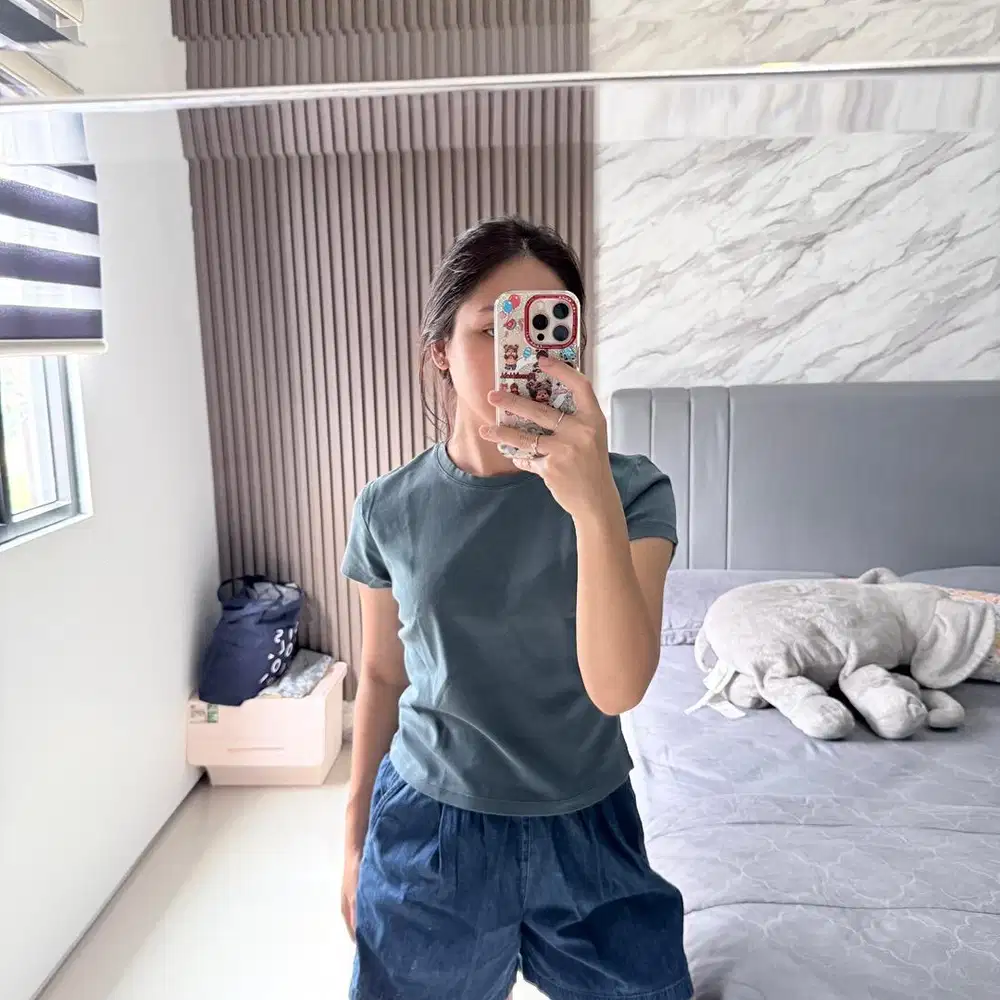 UNIQLO BASIC TEE