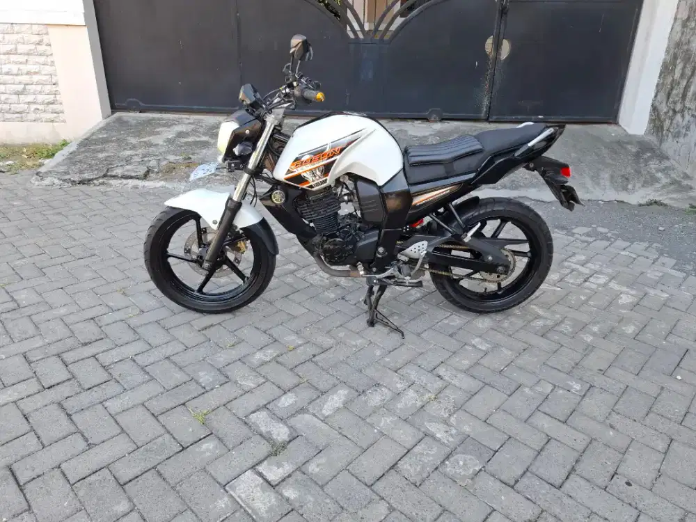 Di Jual Yamaha Byson th 2013 kondisi mesin istimewa seperti baru!