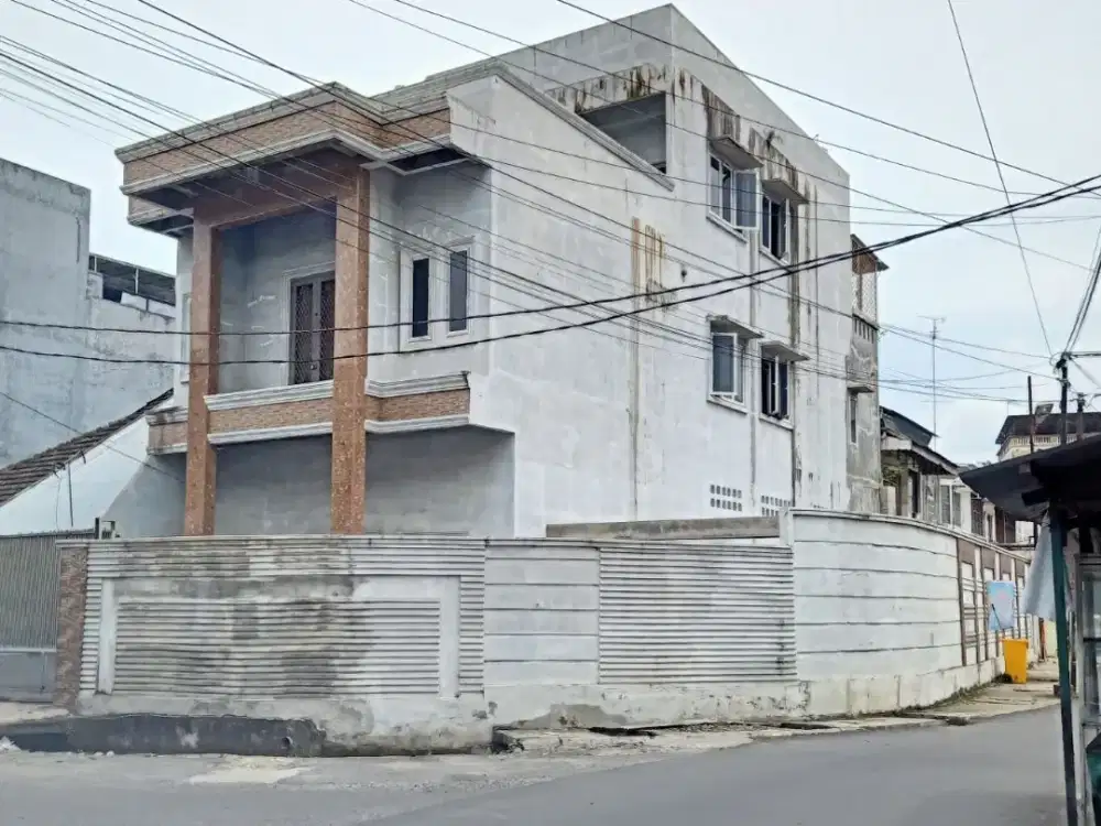 Rumah 3 Tingkat Jl Pisang Medan Barat