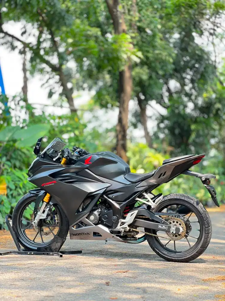 HONDA NEW CBR 150R 2021 HITAM KM RENDAH FULL ORIGINAL