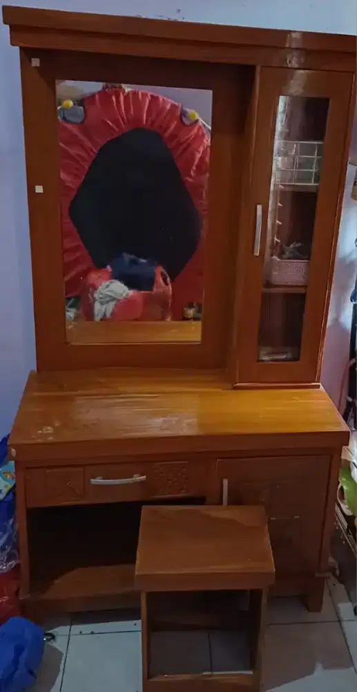 Meja rias minimalis