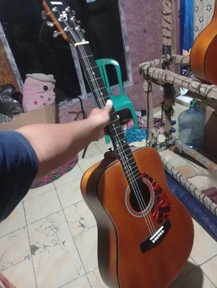 Gitar akustik string