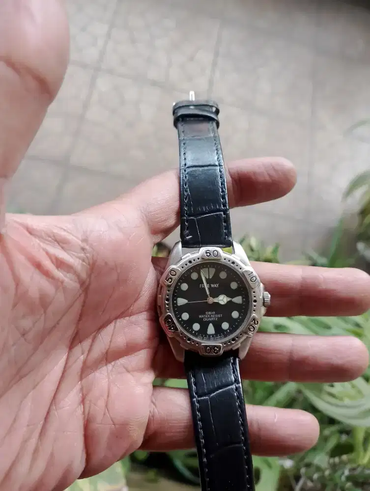 Jam tangan second