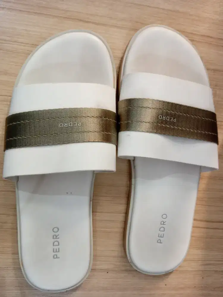 PEDRO SANDAL SLip-ON CASUAL PUTIH
