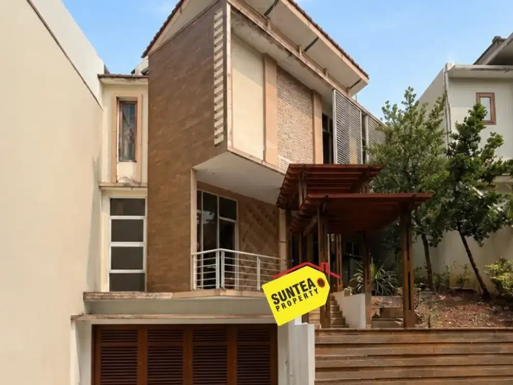 WAJIB LIHAT! Hunian Elegan Nyaman 3 Lantai LT 230 m² 6 KT Kolam Renang Harga Kompetitif! - Lebak Bulus Jakarta Selatan