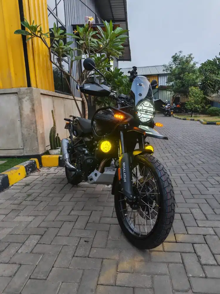Royal Enfield Himalayan 450 Mana Black Special Edition Rally Version