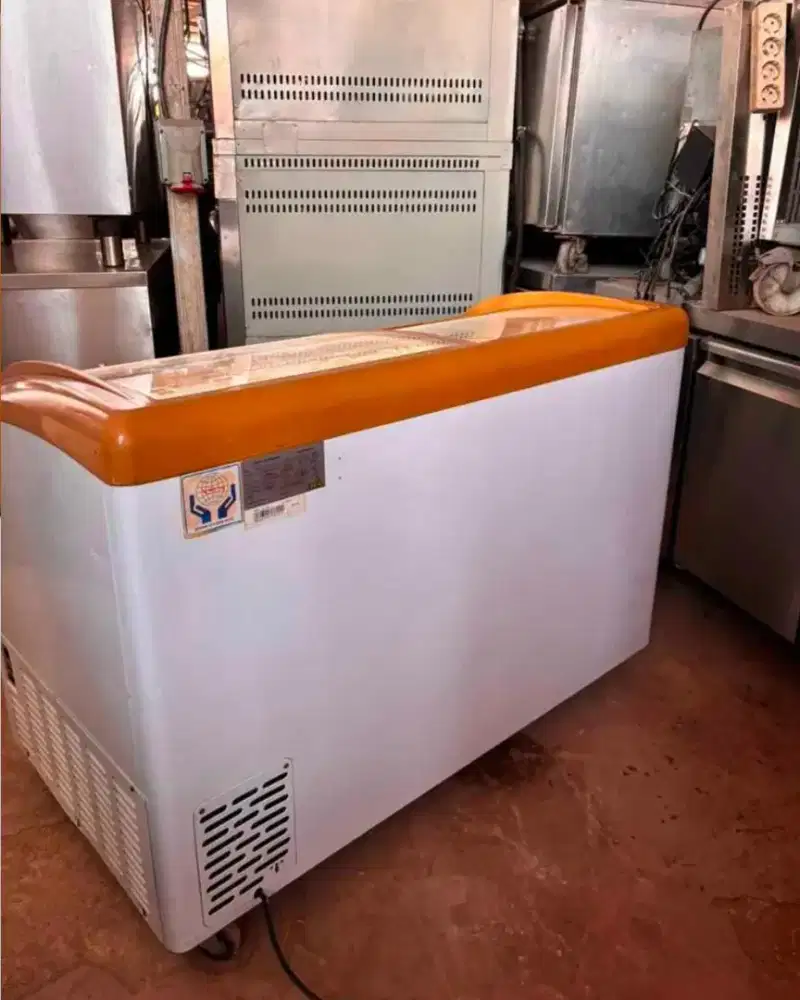 Freezer sleding kaca Merk Hiron