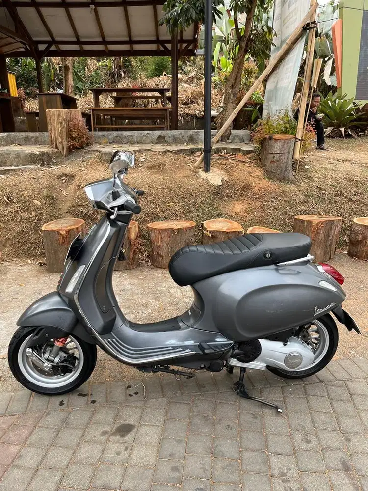 Vespa Sprint 3v Abu-Abu 2015 Akhir