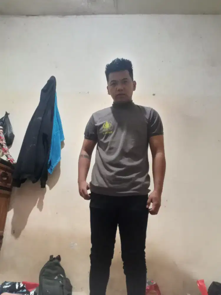 MENCARI PEKERJAAN SEBAGAI SCURITY
