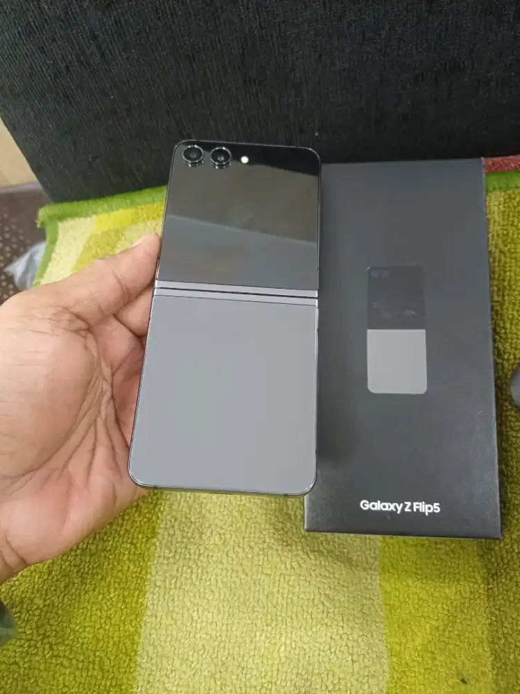 Samsung Zflip5 5G ram 8gb 512gb Resmi sein