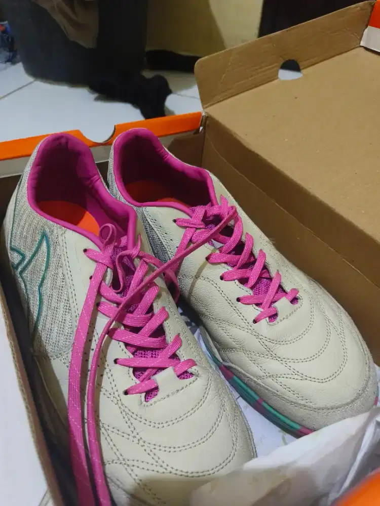 Ortuseight Sepatu Futsal
Jogosala Vanquish Light Grey Ultra Teal