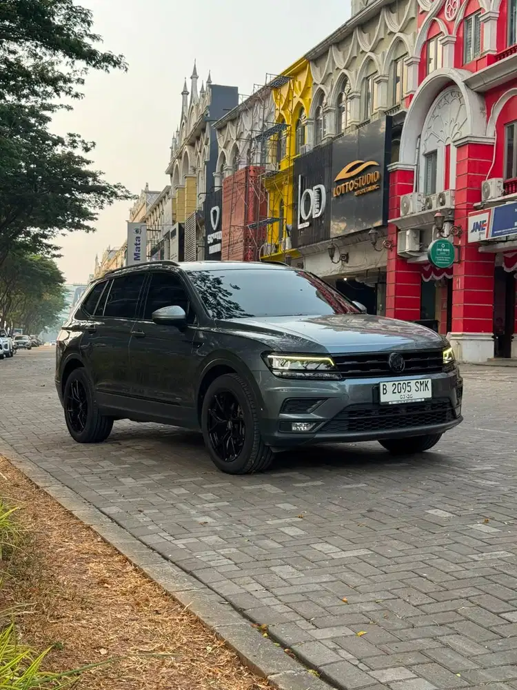 Volkswagen Tiguan Allspace 2020 grey abu Vw Tiguan 7 seater 2019/2021
