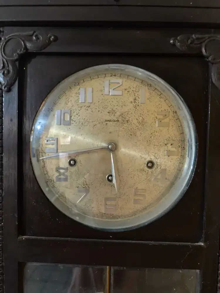 Jam dinding JUNGHANS