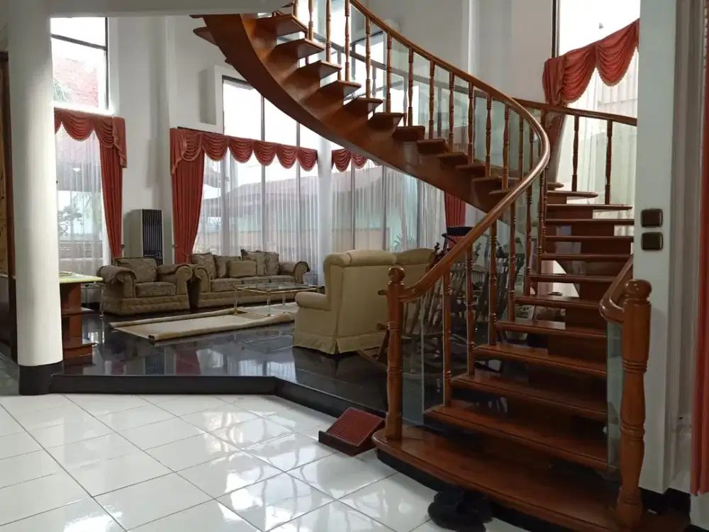 Dijual Rumah di Kertajaya Indah Blok G, Surabaya (Ada Kolam Ikan)
