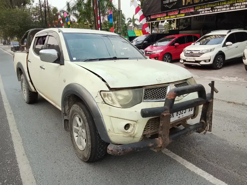 Di jual cepat mau balek ke Medan triton GLS 2.5 CC harga 100 JT nego