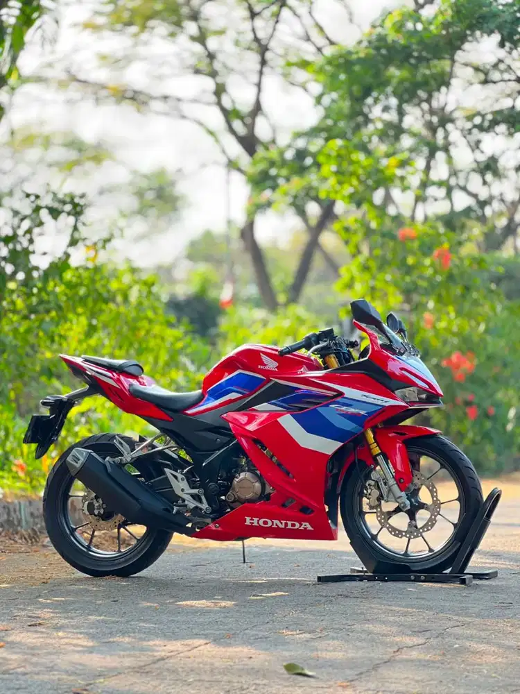 HONDA NEW CBR 150R TRICOLOR 2022 MERAH KM LOW PAJAK PANJANG LIKE NEW