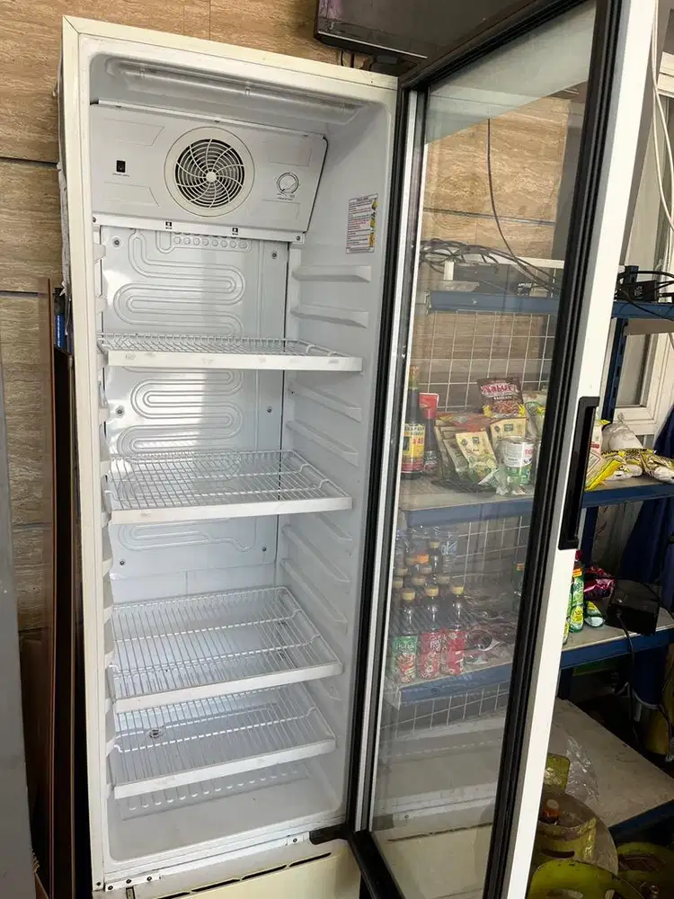 Jual Cepat Showcase Siap Pakai