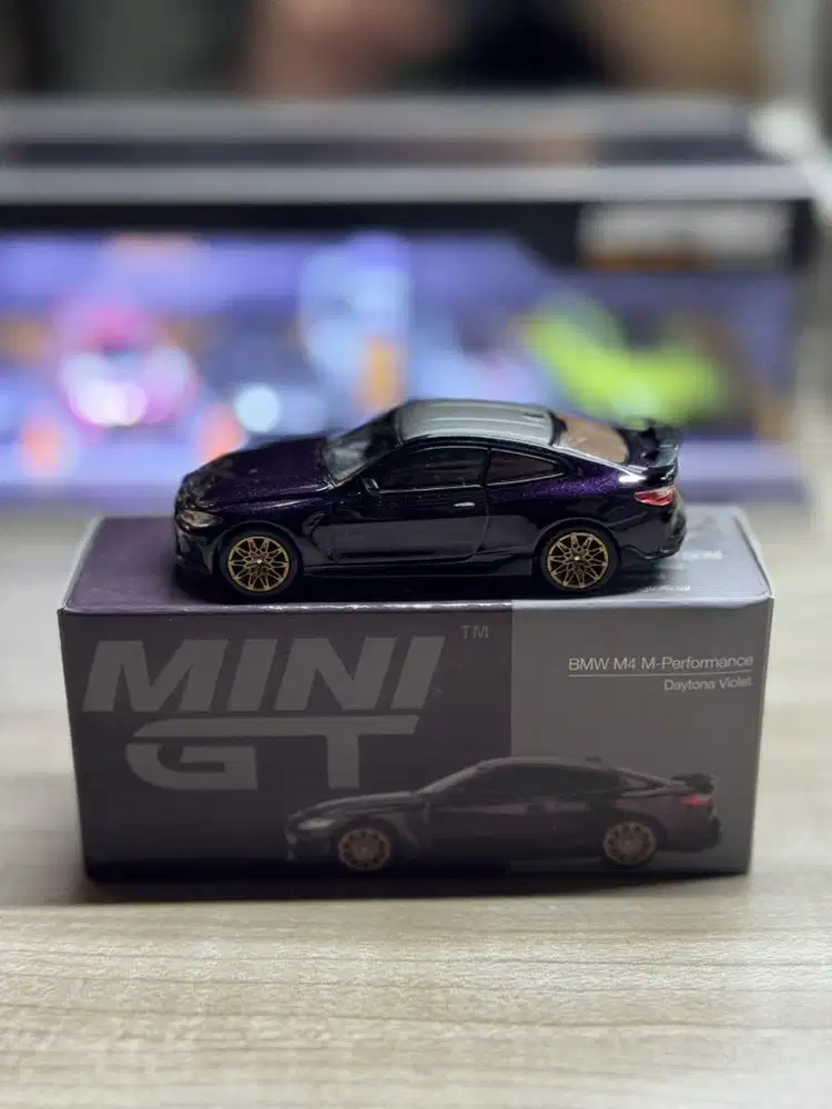 BMW M4 M-Performance Daytona Violet