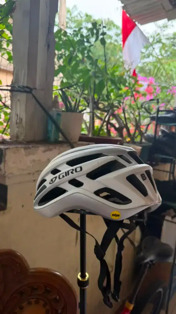 Helm sepeda giro agilis mips 2nd