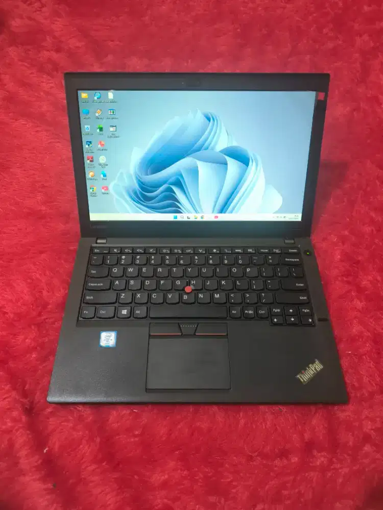 DIJUAL LAPTOP LENOVO THINKPAD X260 SLIM,KENCENG,CORE I5 GEN 6,RAM 8 GB